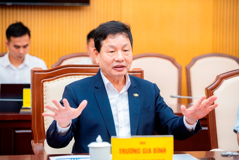 Ông Trương Gia Bình, Chủ tịch HĐQT Tập đoàn FPT bày tỏ mong muốn FPT cùng Quảng Ninh tạo mô hình chính quyền số kiểu mẫu. ong-truong-gia-binh-chu-tich-hdqt-tap-doan-fpt-bay-to-mong-muon-fpt-lam-dau-moi-sap-xep-lai-giang-son-cua-quang-ninh.jpg