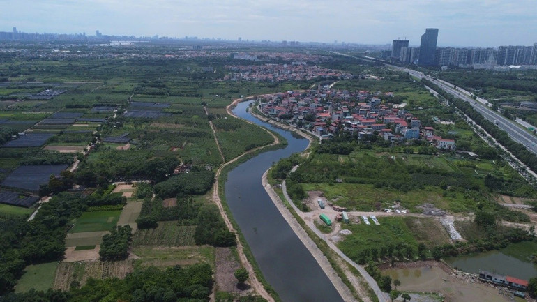 Tình trạng ô nhiễm nhiều năm qua trên hệ thống thuỷ lợi Bắc Hưng Hải gây ảnh hưởng nghiêm trọng đến đời sống của người dân và sản xuất nông nghiệp. Ảnh: Chí Anh. o-nhiem-song-ho-2.jpg