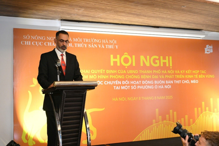 Ông Rahul Sehgal, Giám đốc Truyền thông quốc tế của Tổ chức Soi Dog Foundation phát biểu. cho-meo.jpg