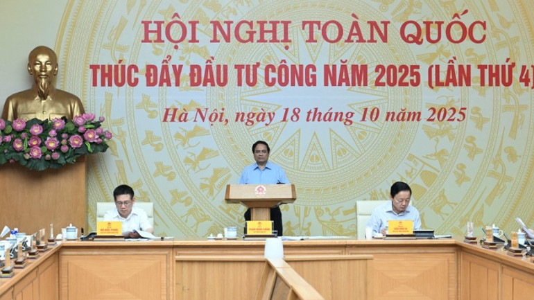 Thủ tướng Chính phủ Phạm Minh Chính chủ trì Hội nghị trực tuyến toàn quốc về thúc đẩy đầu tư công năm 2025. (Ảnh: Trần Hải) c2-150.jpg