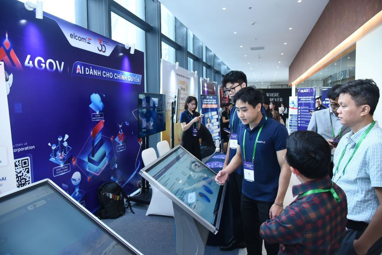 Các gian hàng giới thiệu giải pháp AI bên lề Diễn đàn Trí tuệ nhân tạo Việt Nam – AI360 2025. trien-lam-ai-2.jpg