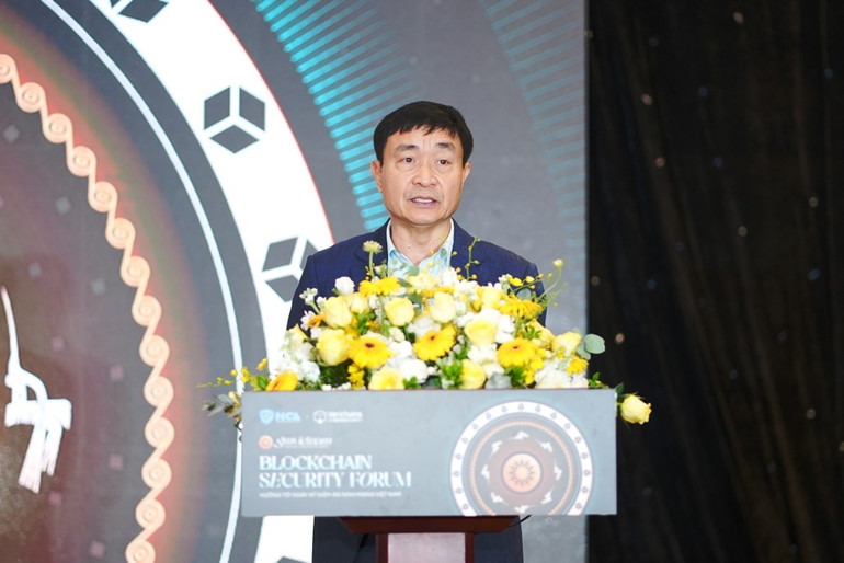 국가사이버보안협회 상임부회장인 응우옌 민 찐 중장이 연설했습니다. gm-nguyen-minh-chinh.jpg