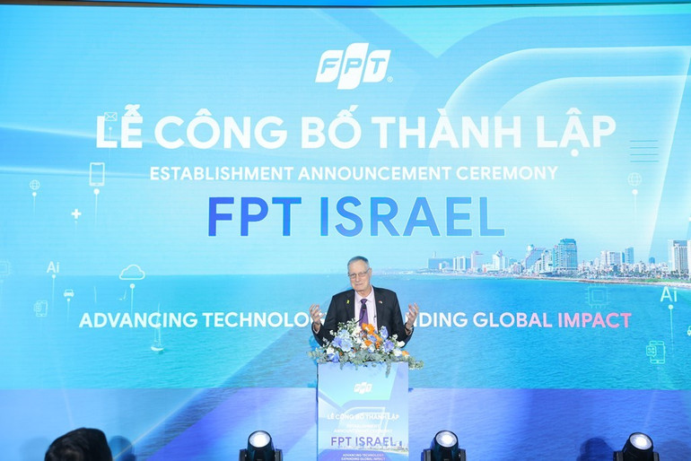 anh-5-ngai-yaron-mayer-dai-su-dac-menh-toan-quyen-israel-tai-viet-nam-chia-se-israel-luon-rong-mo-va-chao-don-cac-doi-tac-den-tu-viet-nam.jpg