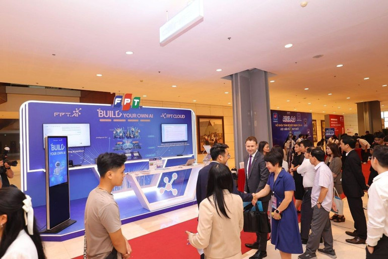 FPT trình diễn hệ sinh thái AI toàn diện tại sự kiện AI4VN 2025. ai-factory.jpg