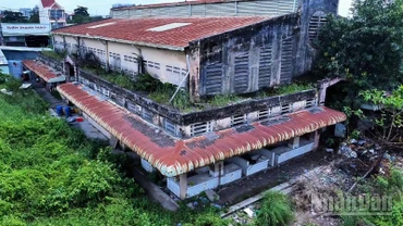 Chợ Phú Hữu bị bỏ hoang.
