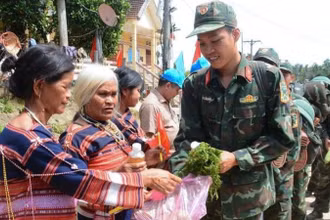 Tăng cường và giữ vững sự lãnh đạo của Đảng đối với lực lượng vũ trang Quân khu 5, xây dựng Đảng bộ trong sạch, vững mạnh tiêu biểu.