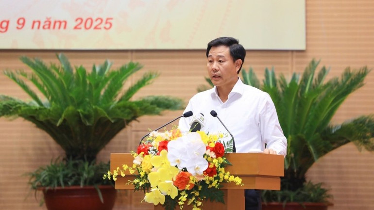 Giám đốc Sở Nông nghiệp và Môi trường Hà Nội Nguyễn Xuân Đại báo cáo giải trình tại kỳ họp. img-20250929-133526.jpg