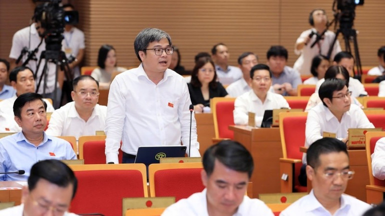 Phó Chủ tịch Ủy ban nhân dân thành phố Hà Nội Trương Việt Dũng trả lời chất vấn. img-20250709-092759.jpg
