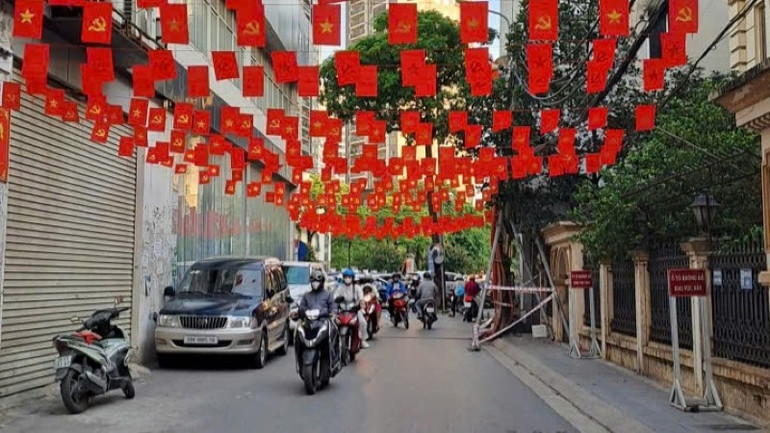 Nhân dân ngõ 110, Trần Duy Hưng, trang trí chào mừng Đại hội. ngo-pho.jpg