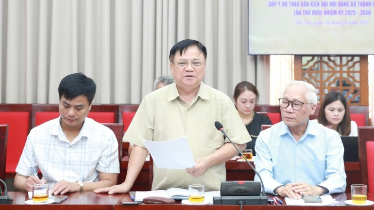 Tiến sĩ Lê Văn Hoạt, Phó Chủ nhiệm Hội đồng tư vấn Dân chủ-Pháp luật, Ủy ban Mặt trận Tổ quốc Việt Nam thành phố đóng góp ý kiến tại hội nghị. img-20250811-113109.jpg