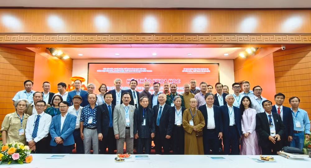 Các đại biểu tham dự hội thảo.