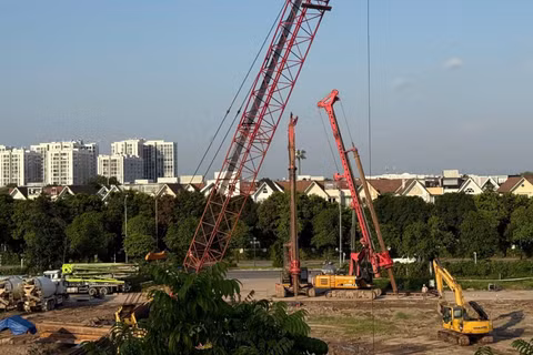 Hoạt động thi công tại khu vực dự kiến xây dựng nhà máy xử lý nước thải Phúc Đồng. (Ảnh: người dân cung cấp)