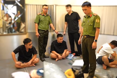 Lực lượng Công an thành phố Đồng Nai phát hiện người nước ngoài cư trú bất hợp pháp. (Ảnh: Công an thành phố Đồng Nai cung cấp)