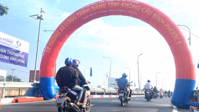thong-xe-cau-binh-phuoc-1-tinh-khong-1122.jpg