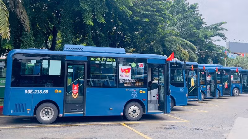 Thành phố Hồ Chí Minh hiện có 47 tuyến xe buýt điện với 606 xe đang hoạt động. (Ảnh: QUÝ HIỀN)