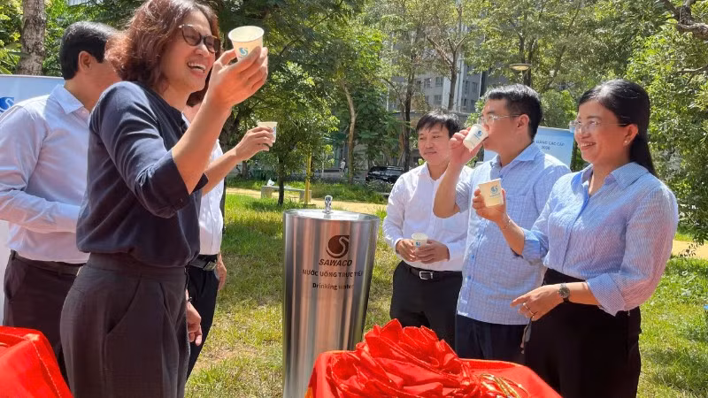 tru-nuoc-uong-tai-voi-xa-tan-nhut-5645.jpg