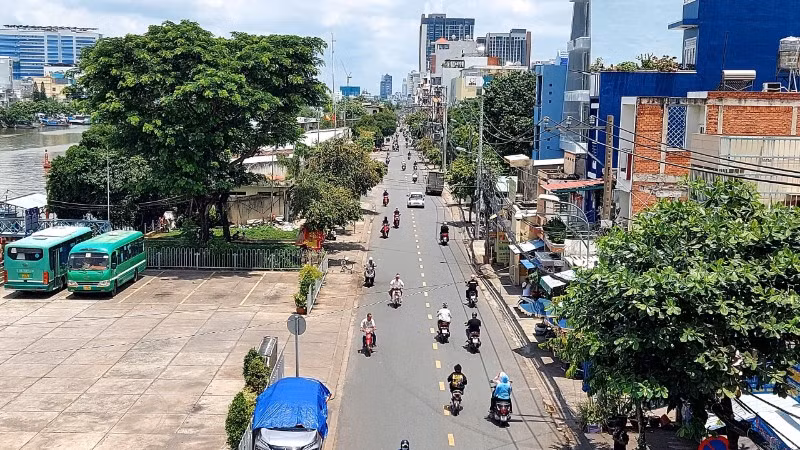 Dự án mở rộng đường Tôn Thất Thuyết sẽ giúp cải thiện bộ mặt đô thị và hạ tầng ven kênh Tẻ (Ảnh: QUÝ HIỀN)