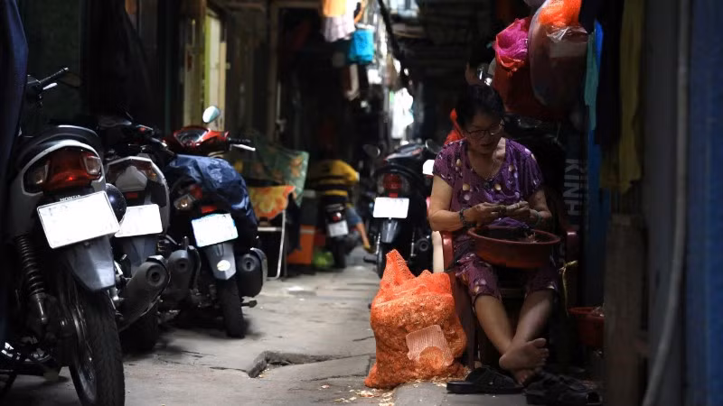 Nhiều hộ dân sinh sống chen chúc trong khu Mả Lạng. (Ảnh: VÕ LÊ)