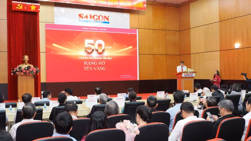 Báo Sài Gòn Giải Phóng tổ chức Lễ công bố Công trình báo chí dữ liệu “50 năm Thành phố mang tên Bác - Rạng rỡ tên vàng: Những dấu ấn”, trao giải Cuộc thi ảnh “Rạng rỡ tên vàng” (Ảnh: VÕ LÊ)