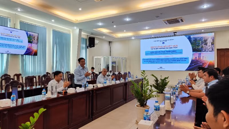 Sở Xây dựng thành phố công bố phê duyệt kết quả thi tuyển phương án kiến trúc các hạng mục liên quan thuộc 2 Dự án BOT giao thông “cửa ngõ” Thành phố Hồ Chí Minh. (Ảnh: VÕ LÊ)