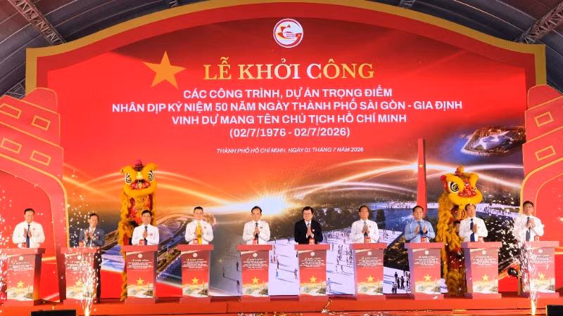 Ủy ban nhân dân Thành phố Hồ Chí Minh tổ chức khởi công 8 Công trình, dự án trọng điểm nhân dịp kỷ niệm 50 năm ngày Thành phố Sài Gòn-Gia Định vinh dự mang tên Chủ tịch Hồ Chí Minh (2/7/1976-2/7/2026). (Ảnh: THẾ ANH)