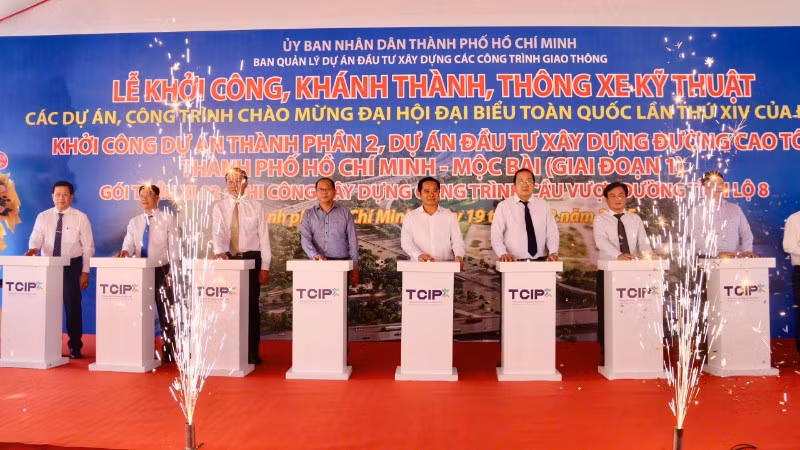 khoi-cong-cao-toc-tphmc-moc-bai-gd1-8759.jpg
