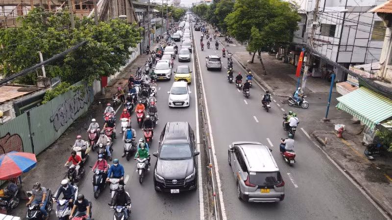 Thành phố Hồ Chí Minh thống nhất phương án mở rộng đường Nguyễn Tất Thành giúp giải tỏa ùn tắc tại cửa ngõ khu nam, tạo điều kiện đồng bộ hạ tầng ven sông Sài Gòn. (Ảnh: VÕ LÊ)
