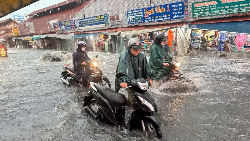 Các tuyến đường Dương Văn Cam, Kha Vạn Cân, Đặng Thị Rành (khu vực Chợ Thủ Đức) ngập nặng nhiều năm qua. (Ảnh: THẾ ANH)