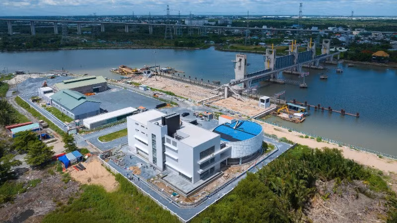 Cống ngăn triều Mương Chuối thuộc dự án giải quyết ngập do triều khu vực Thành phố Hồ Chí Minh (ảnh: VÕ LÊ)