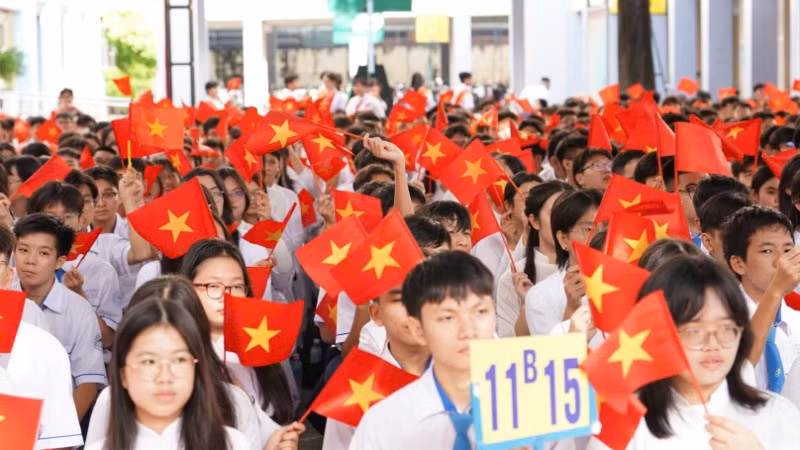 hoc-sinh-trung-hoc-pt-dong-bhyt-8708.jpg