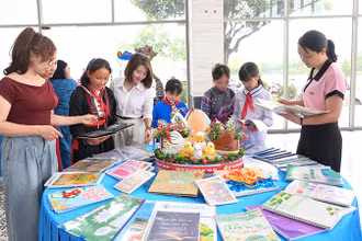 Nhiều bài dự thi đã có sự đầu tư công phu về mô hình, mỗi sản phẩm là một câu chuyện, một góc nhìn độc đáo về thế giới sách.