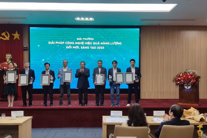 7 doanh nghiệp nhận giải thưởng Giải pháp công nghệ hiệu quả năng lượng đổi mới, sáng tạo.