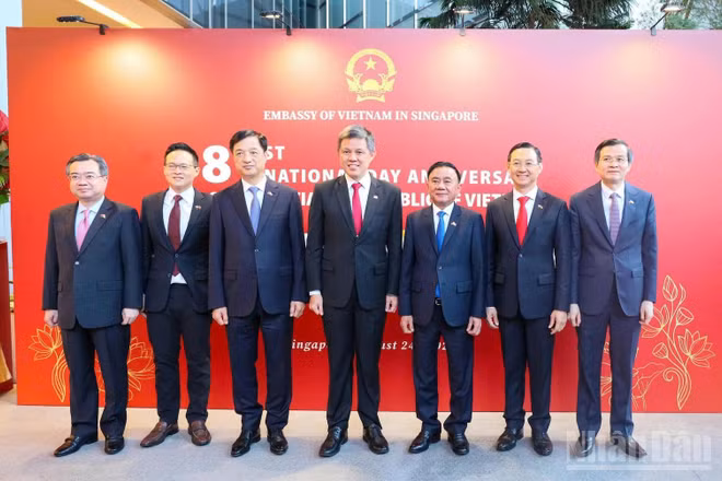 Thường trực Ban Bí thư Trần Cẩm Tú và Đoàn đại biểu cấp cao dự Lễ kỷ niệm 81 năm Quốc khánh nước Cộng hòa xã hội chủ nghĩa Việt Nam (2/9/1945-2/9/2026), do Đại sứ quán Việt Nam tại Singapore tổ chức.