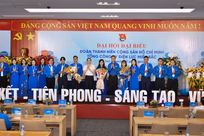 Ra mắt Ban chấp hành Đoàn thanh niên Tổng công ty Điện lực miền Bắc EVNNPC khóa III nhiệm kỳ 2025-2030. 