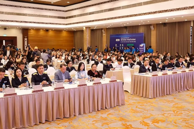 Toàn cảnh hội thảo 'Giải pháp giúp hộ kinh doanh kê khai thuế đúng, an tâm tuân thủ, phát triển bền vững'.
