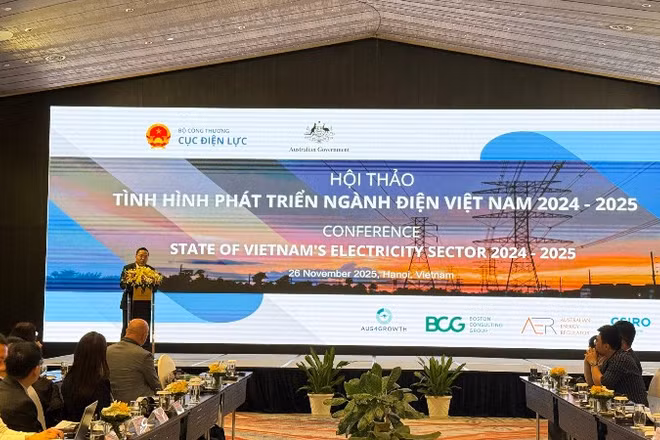 Toàn cảnh Hội thảo "Tình hình phát triển ngành điện Việt Nam 2024-2025". 