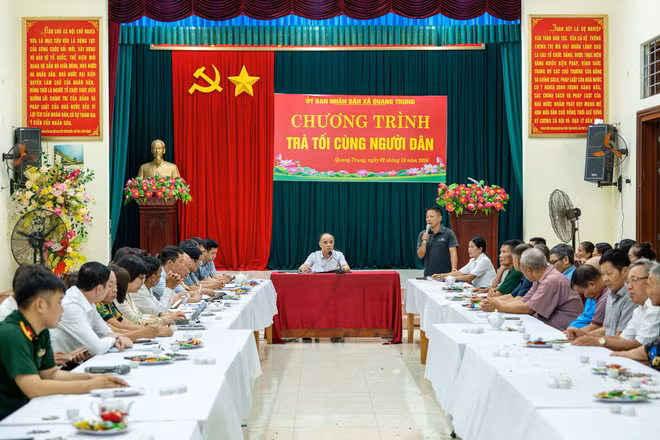 Trong không gian Trà tối với người dân tại Nhà văn hóa thôn Lam Cốt, xã Quang Trung, thành phố Bắc Ninh, những trao đổi cởi mở đã tháo gỡ nhiều băn khoăn, trăn trở từ cơ sở. (ảnh: Thủy Nguyên)