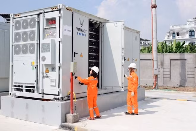 Kiểm tra hệ thống BESS tại trạm biến áp 110kV Sài Đồng 2. 