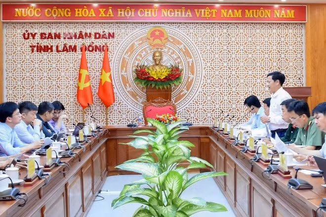Tổng công ty Phát điện 1 làm việc với Ủy ban nhân dân tỉnh Lâm Đồng, chủ động đề xuất đầu tư các dự án điện mặt trời nổi trên hồ thủy điện tại địa phương.