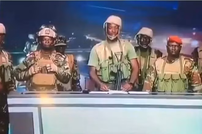 Nhóm binh sĩ tự xưng là Ủy ban Tái thiết Quân sự Benin (CMR) tuyên bố phế truất Tổng thống Patrice Talon trên truyền hình ngày 7/12. 