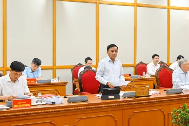 Tổ công tác của Bộ Chính trị làm việc với các ban thường vụ tỉnh ủy, thành ủy về tổ chức Đại hội đảng bộ nhiệm kỳ 2025-2030. (Ảnh: THỦY NGUYÊN)