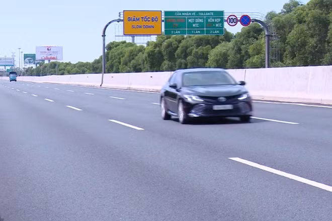 Cao tốc Hà Nội-Hải Phòng, tuyến đường đầu tiên thực hiện phân làn xe và điều chỉnh tốc độ lưu thông.