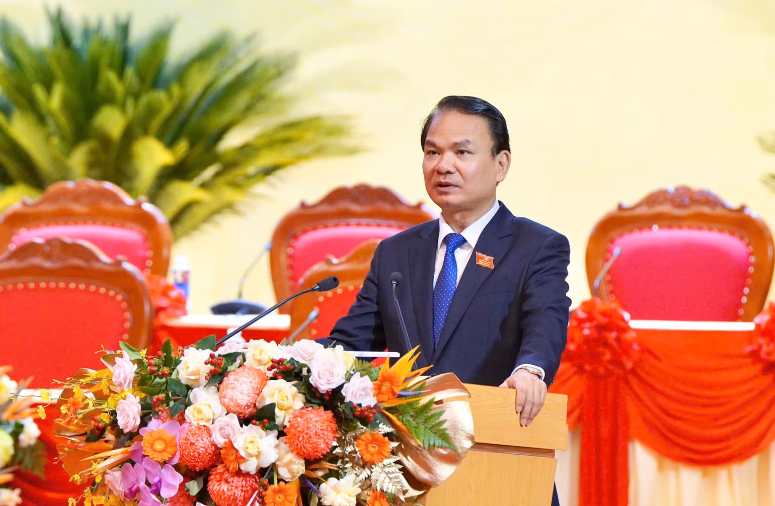 a5-bi-thu-tinh-uy-dang-xuan-phong-phat-bieu-y-kien-khai-mac-phien-tru-bi-dai-hoi.jpg