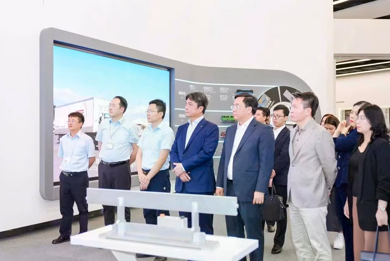 chu-tich-ubnd-tinh-tran-duy-dong-va-doan-cong-tac-tham-nghe-gioi-thieu-ve-tap-doan-byd.jpg