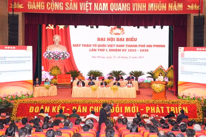Quang cảnh ngày làm việc thứ nhất Đại hội đại biểu Mặt trận Tổ quốc Việt Nam thành phố Hải Phòng lần thứ I. 