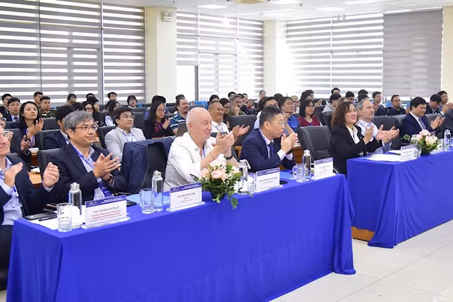 Các đại biểu dự Hội thảo.