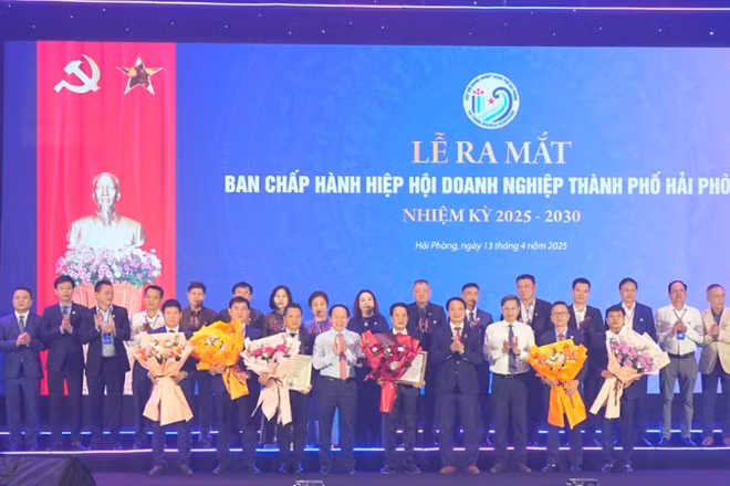 Ra mắt Ban Chấp hành Hiệp hội doanh nghiệp thành phố Hải Phòng nhiệm kỳ 2025-2030.