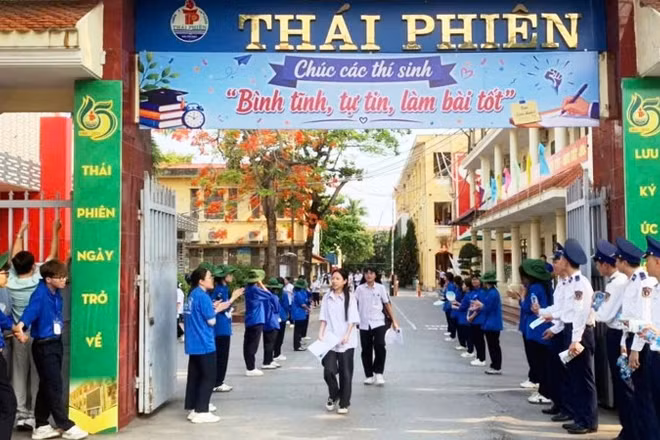 Các thí sinh tham dự kỳ thi tuyển sinh vào lớp 10 trung học phổ thông công lập năm học 2026-2027 tại thành phố Hải Phòng. (Ảnh: HẢI HẬU)
