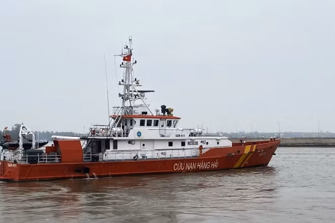 Tàu cứu nạn hàng hải SAR 411 tham gia tham gia tìm kiếm, cứu nạn tàu HP 90666-TS trên vùng biển Hải Phòng. (Ảnh minh họa: Cổng TTĐT Bộ Xây dựng)