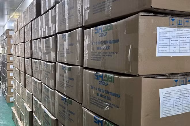 Hàng hoá thành phẩm của Công ty Shabigroup chờ giao cho đơn vị phân phối. (Ảnh: Công an Hải Phòng)